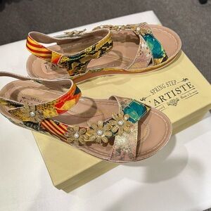L’Artiste Multicolor Floral Sandals